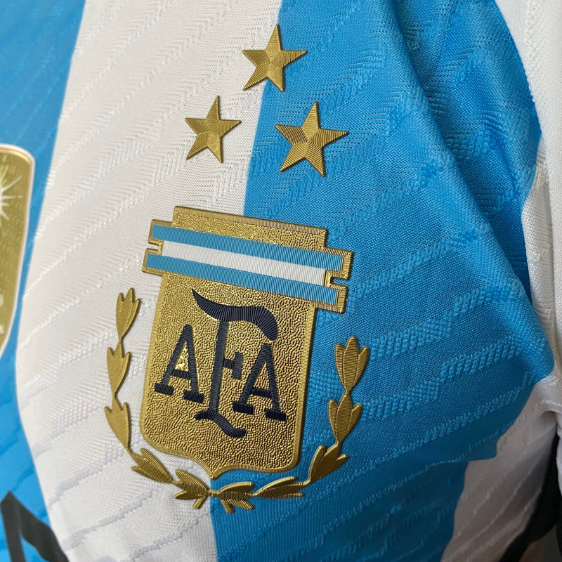 Camisa Argentina Home – Campeão Mundial – (2) Patch Copa do Mundo Catar – 3 Estrelas – Messi 10 – 2023 Adidas – Versão Jogador