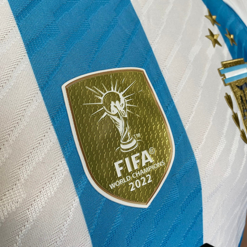 Camisa Argentina Home – Campeão Mundial – (2) Patch Copa do Mundo Catar – 3 Estrelas – Messi 10 – 2023 Adidas – Versão Jogador