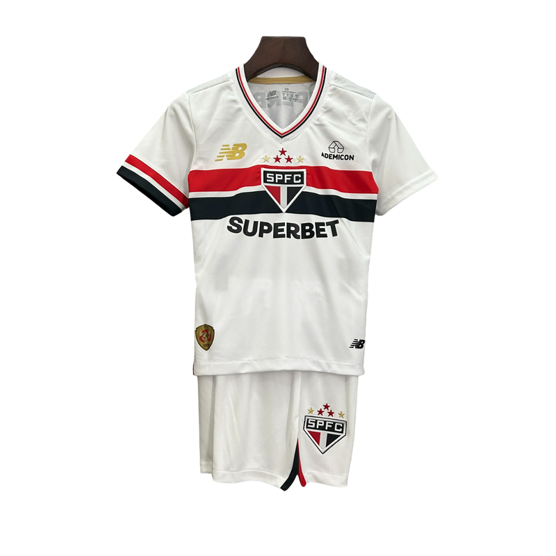 Conjunto Infantil São Paulo Home 25/26 New Balance - Branca