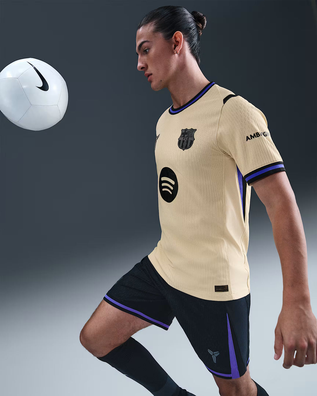 Camisa Barcelona Away 25/26 Jogador Kobe Masculina - Bege
